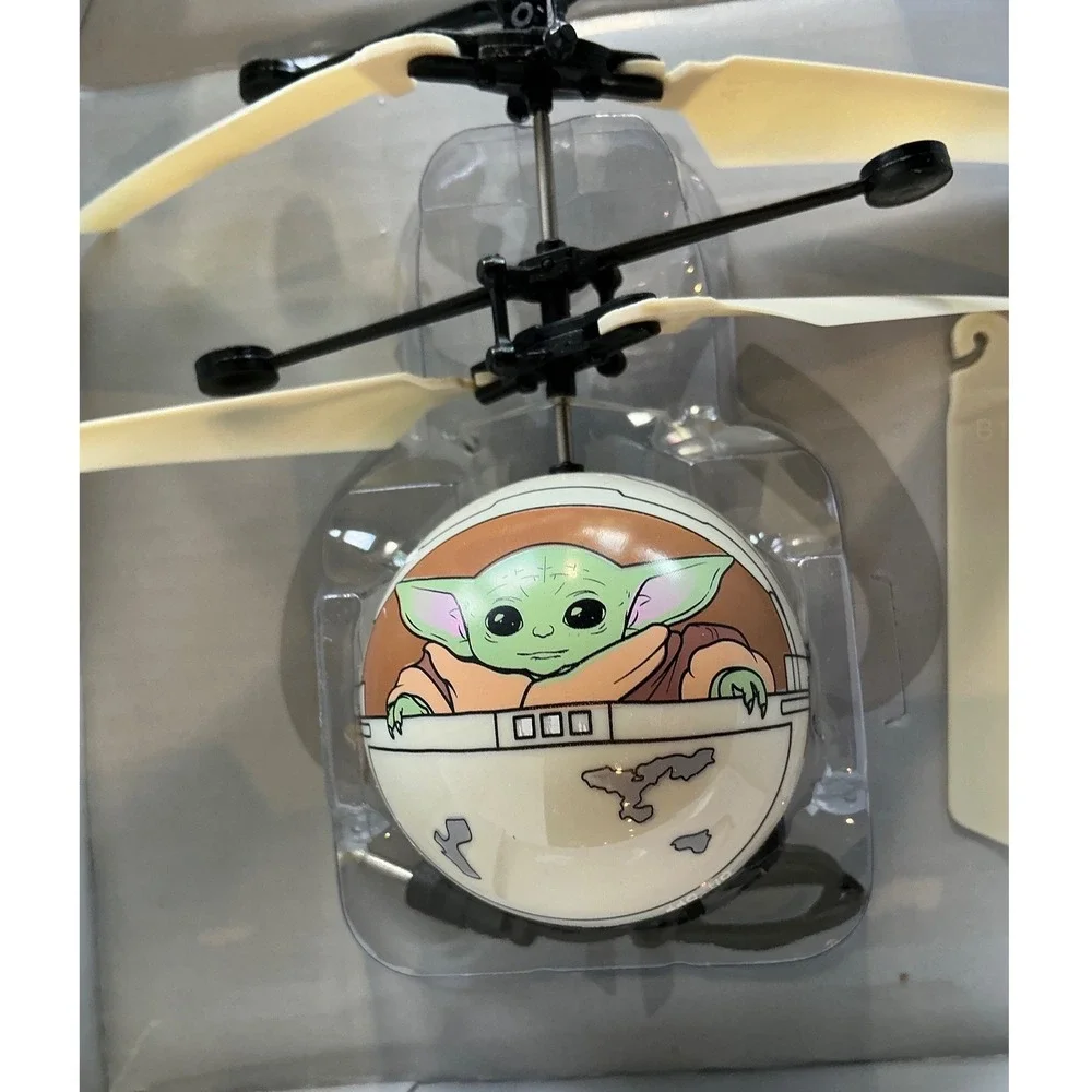 World Tech Toys Star Wars The Mandalorian The Child Motion Sensing IR Helicopter
